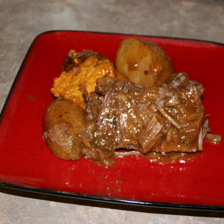 beef roast with sweet potatoes and apples