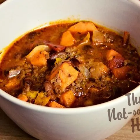 Hearty Sweet Potato Chili | The Not so Modern Housewife Sweet potato chili with ground beef and fresh tomatoes - hearty sweet potato chili