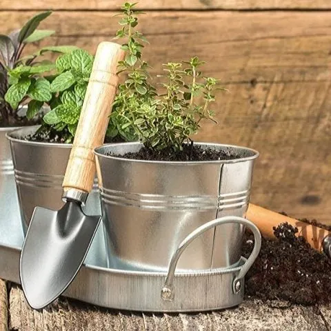 Create a Giftable Indoor Herb Garden Kit | The Not So Modern Housewife Create a giftable indoor herb garden kit