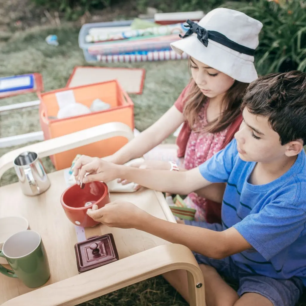 5 Essential Principles of Financial Literacy for Kids on the Homestead | The Not so Modern Housewife entrepreneurship for kids - two kids selling stuff and collecting money